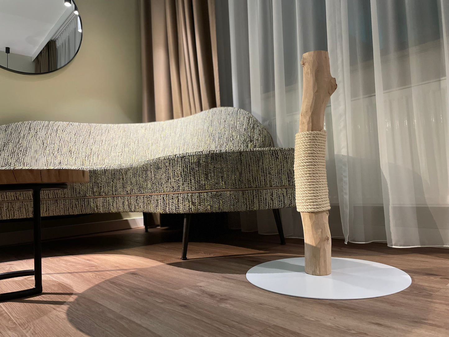 katzbaum manufaktur baden-baden, www.katzbaum-manufaktur.de, Handgefertigter Kratzstamm aus Naturholz – ein einzigartiges Unikat für Ihre Katze, perfekt zum Kratzen und Klettern. Katzbaum Manufaktur Baden-Baden. www.katzbaum-manufaktur.de, Naturkratzbaum, massiv, handarbeit, Unikat, Kratzstamm, Kratzbaum, Naturholz, Katzenhängematte, Katzenhöhle, Liegemulde, Katze, katzbaum manufaktur, www.katzbaum-manufaktur.de