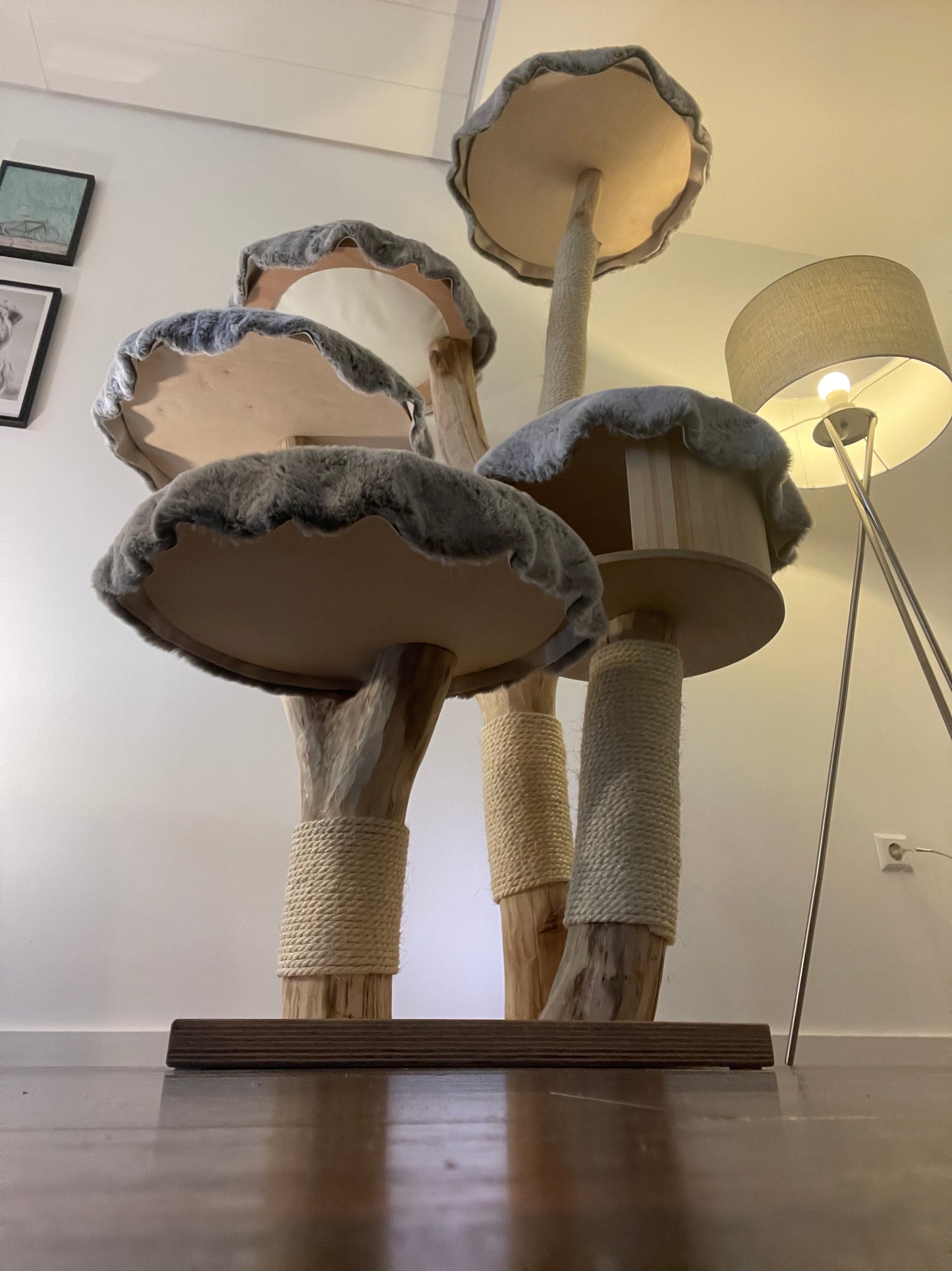 Katzbaum Manufaktur Baden-Baden. www.katzbaum-manufaktur.de, Naturkratzbaum, massiv, handarbeit, Unikat, Kratzbaum Naturholz