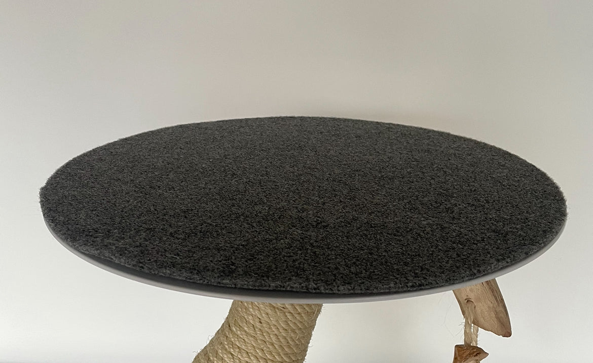 katzbaum manufaktur, www.katzbaum-manufaktur.de, Handgefertigter Kratzstamm aus Naturholz – ein einzigartiges Unikat für Ihre Katze, perfekt zum Kratzen und Klettern. Katzbaum Manufaktur Baden-Baden. www.katzbaum-manufaktur.de, Naturkratzbaum, massiv, handarbeit, Unikat, Kratzstamm, Kratzbaum, Naturholz, Katzenhängematte, Katzenhöhle, Liegemulde, Katze, katzbaum manufaktur, www.katzbaum-manufaktur.de