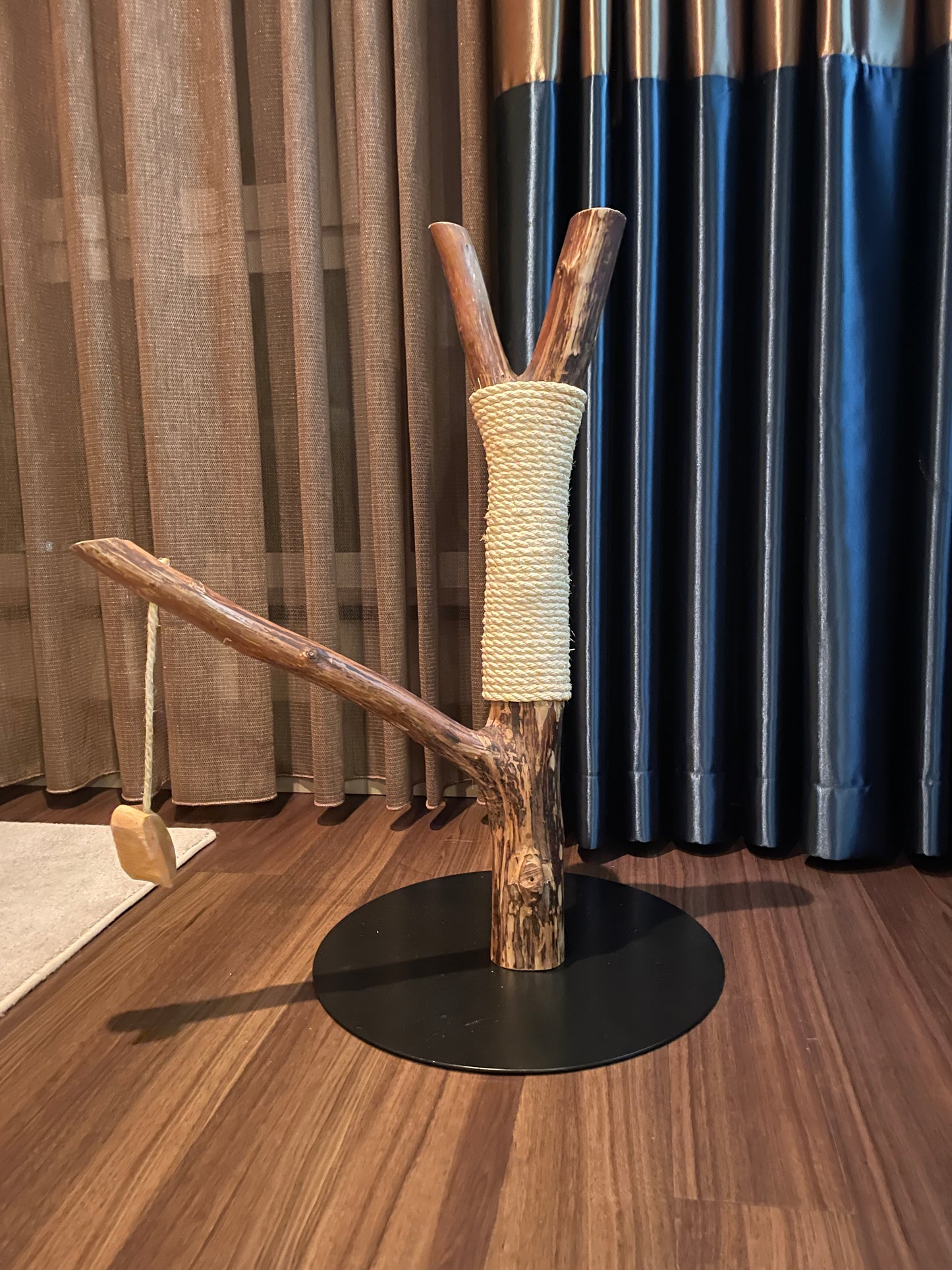 Katzbaum Manufaktur Baden-Baden. www.katzbaum-manufaktur.de, Naturkratzbaum, massiv, handarbeit, Unikat, Kratzstamm, Kratzbaum, Naturholz