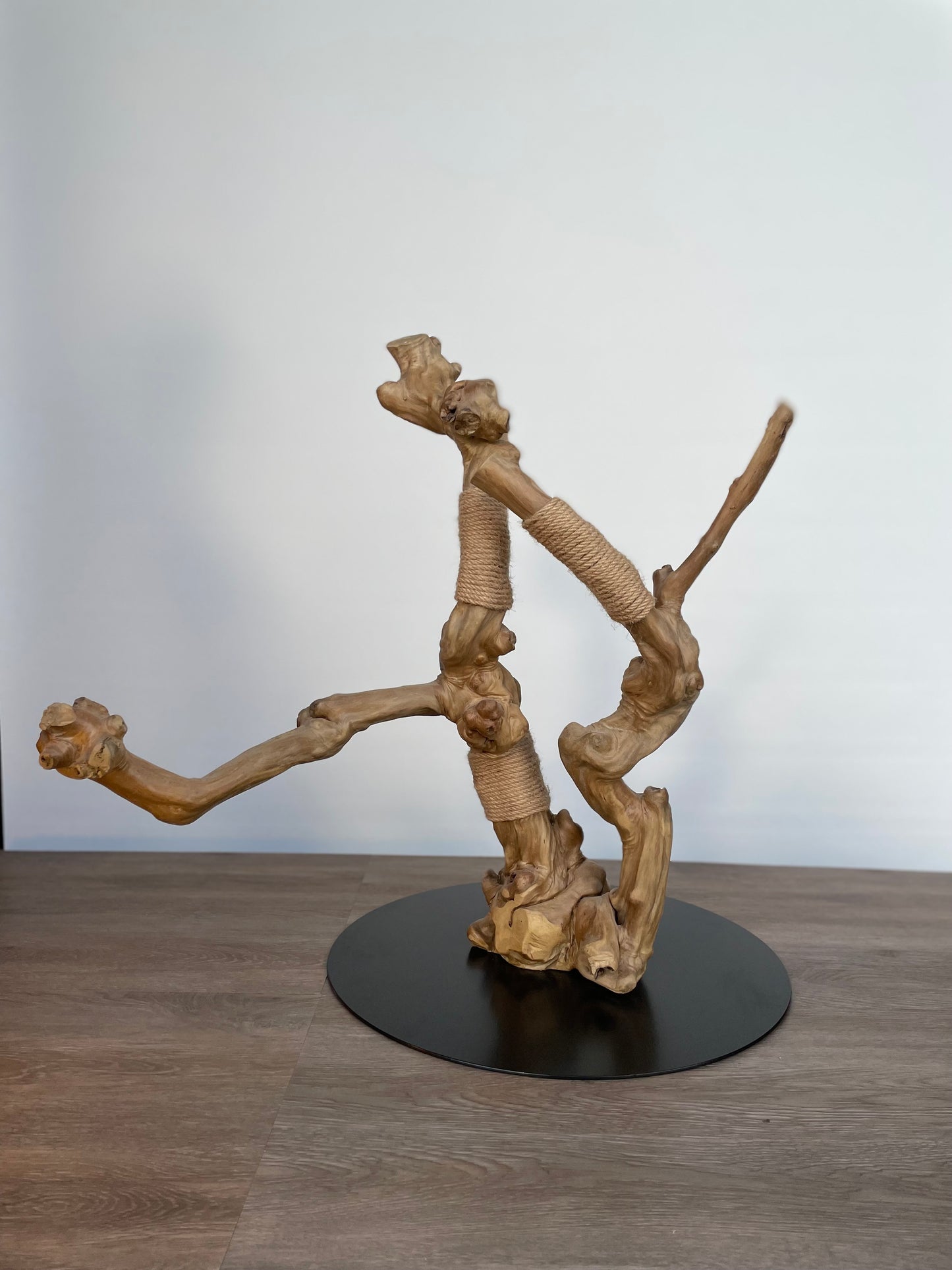 katzbaum manufaktur baden-baden, www.katzbaum-manufaktur.de, Handgefertigter Kratzstamm aus Naturholz – ein einzigartiges Unikat für Ihre Katze, perfekt zum Kratzen und Klettern. Katzbaum Manufaktur Baden-Baden. www.katzbaum-manufaktur.de, Naturkratzbaum, massiv, handarbeit, Unikat, Kratzstamm, Kratzbaum, Naturholz, Katzenhängematte, Katzenhöhle, Liegemulde, Katze, katzbaum manufaktur, www.katzbaum-manufaktur.de