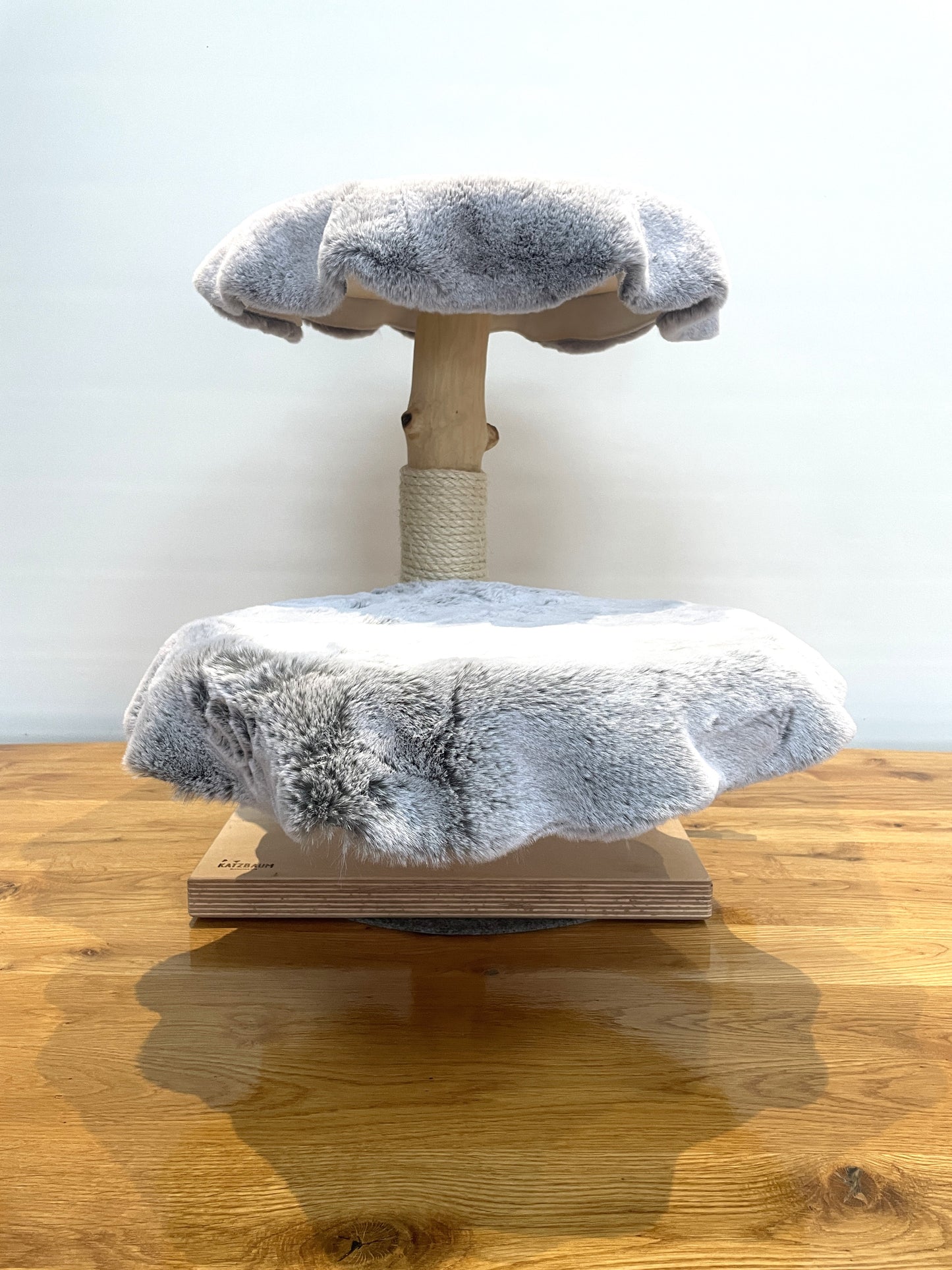 Katzbaum Manufaktur Baden-Baden. www.katzbaum-manufaktur.de, Naturkratzbaum, massiv, handarbeit, Unikat, Kratzbaum Naturholz