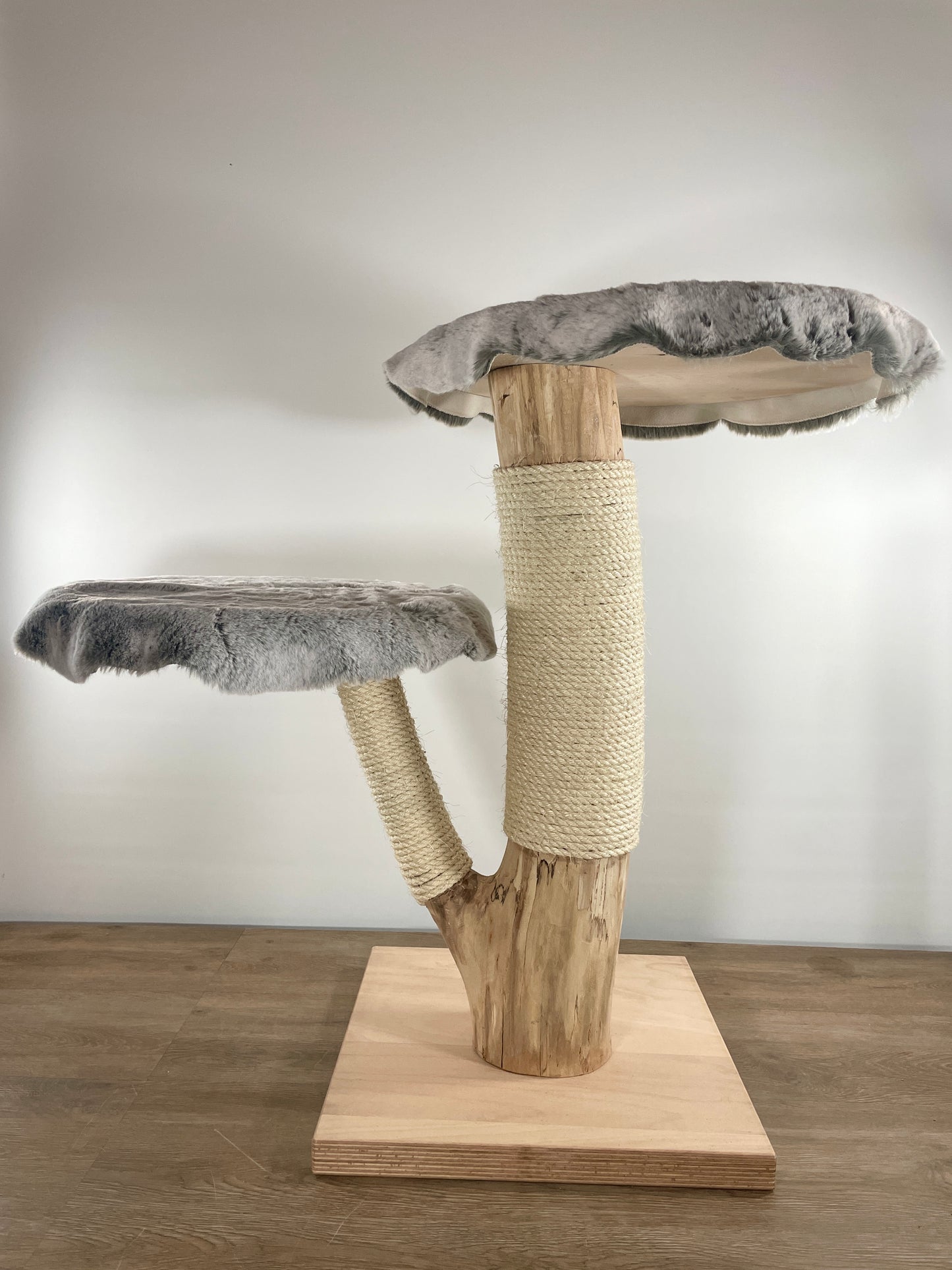 Katzbaum Manufaktur Baden-Baden. www.katzbaum-manufaktur.de, Naturkratzbaum, massiv, handarbeit, Unikat, Kratzstamm, Kratzbaum, Naturholz