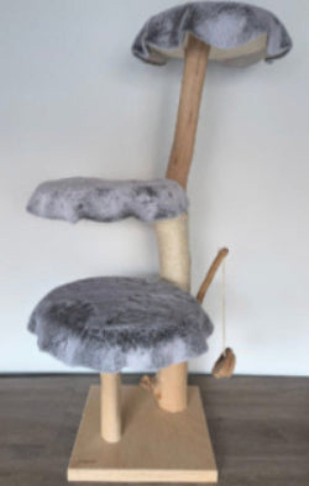 katzbaum manufaktur, www.katzbaum-manufaktur.de, Handgefertigter Kratzstamm aus Naturholz – ein einzigartiges Unikat für Ihre Katze, perfekt zum Kratzen und Klettern. Katzbaum Manufaktur Baden-Baden. www.katzbaum-manufaktur.de, Naturkratzbaum, massiv, handarbeit, Unikat, Kratzstamm, Kratzbaum, Naturholz, Katzenhängematte, Katzenhöhle, Liegemulde, Katze, katzbaum manufaktur, www.katzbaum-manufaktur.de
