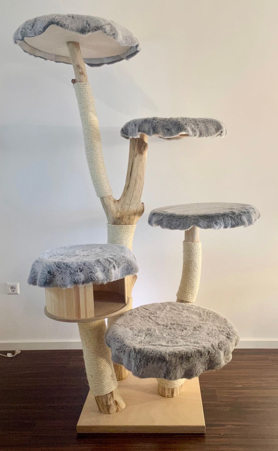 Katzbaum Manufaktur Baden-Baden. www.katzbaum-manufaktur.de, Naturkratzbaum, massiv, handarbeit, Unikat, Kratzbaum Naturholz