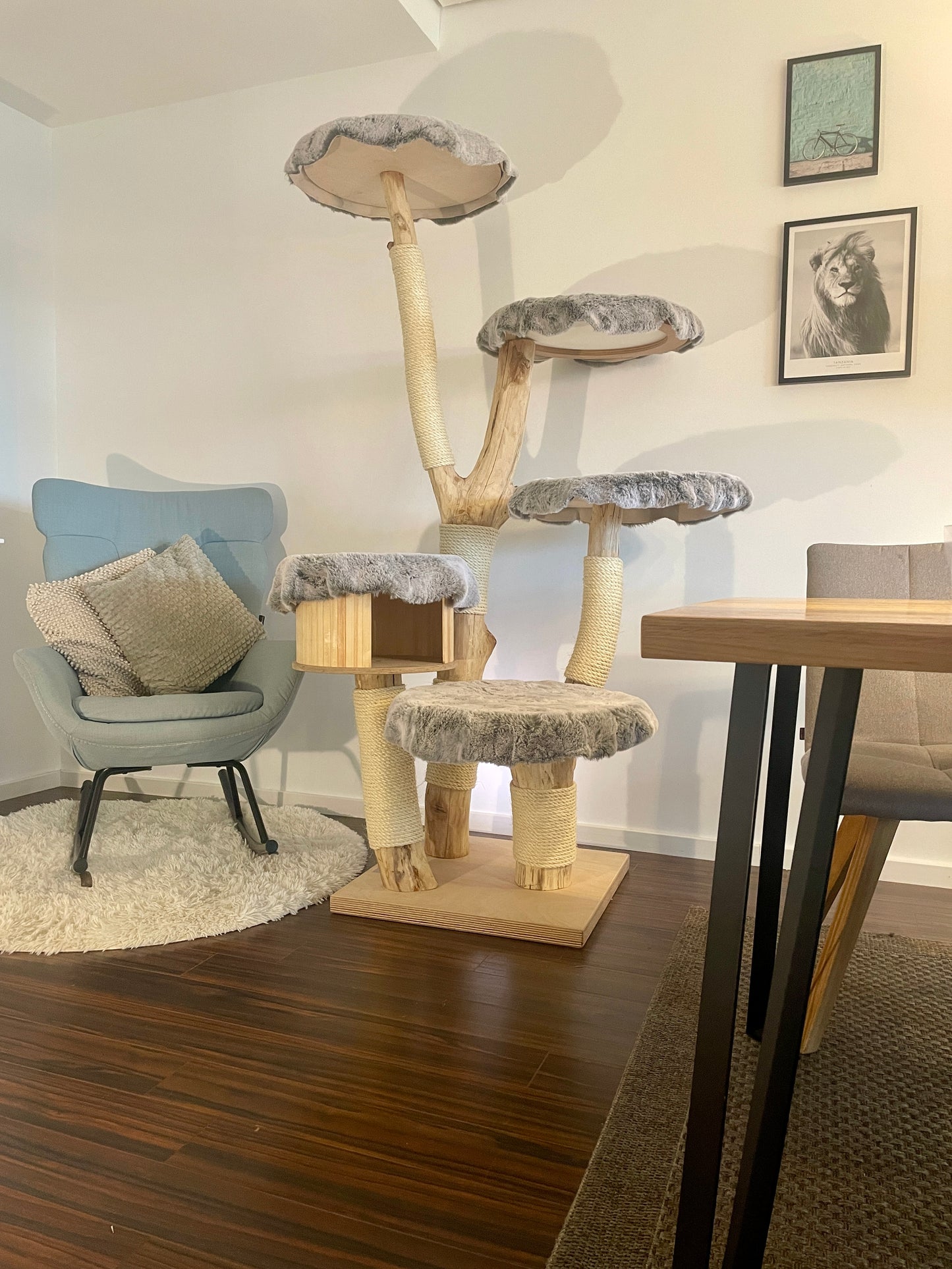 Katzbaum Manufaktur Baden-Baden. www.katzbaum-manufaktur.de, Naturkratzbaum, massiv, handarbeit, Unikat, Kratzbaum Naturholz