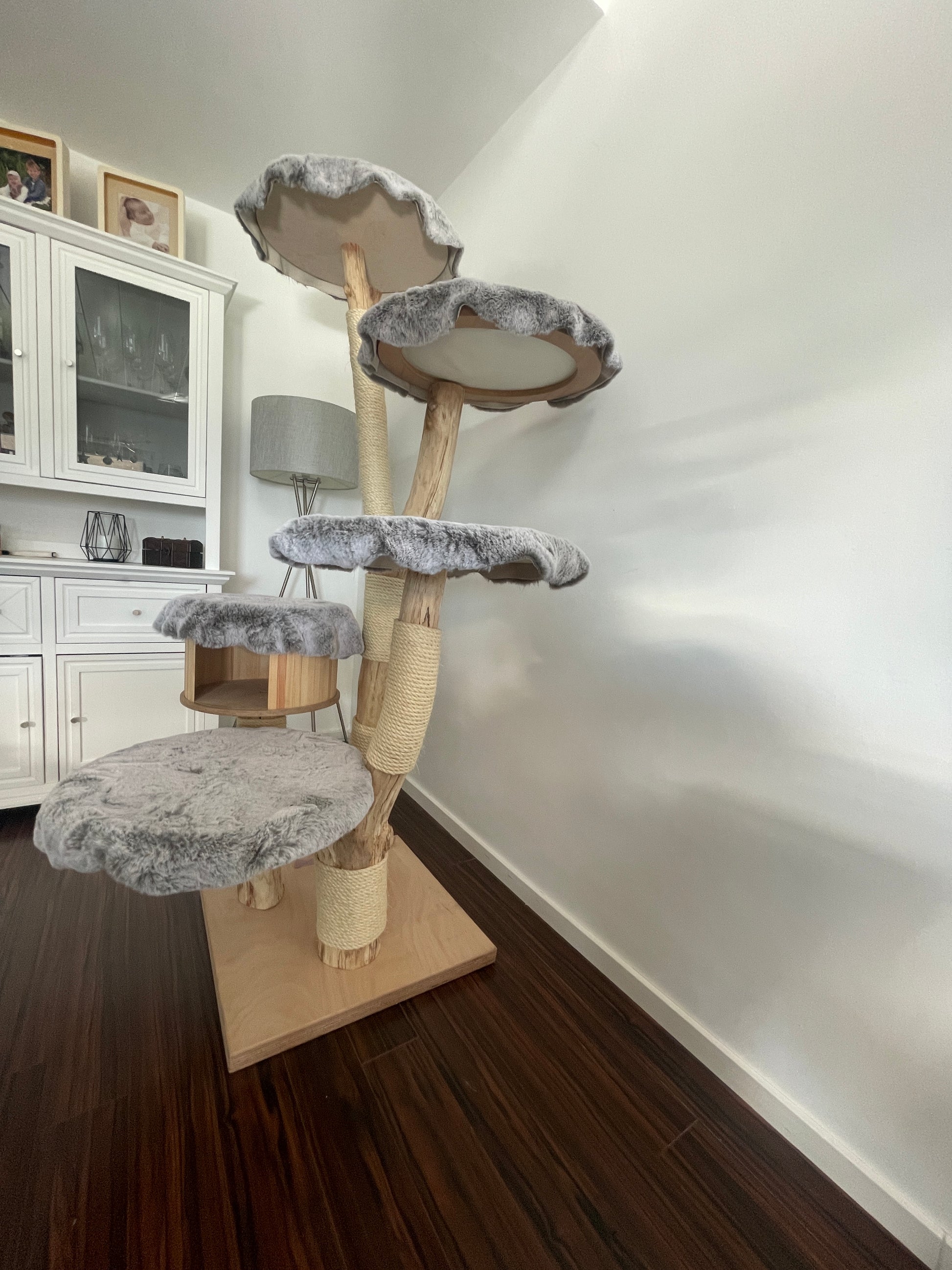 Katzbaum Manufaktur Baden-Baden. www.katzbaum-manufaktur.de, Naturkratzbaum, massiv, handarbeit, Unikat, Kratzbaum Naturholz