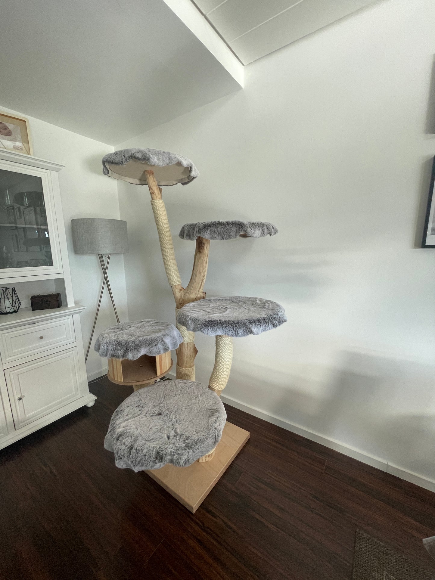 Katzbaum Manufaktur Baden-Baden. www.katzbaum-manufaktur.de, Naturkratzbaum, massiv, handarbeit, Unikat, Kratzbaum Naturholz