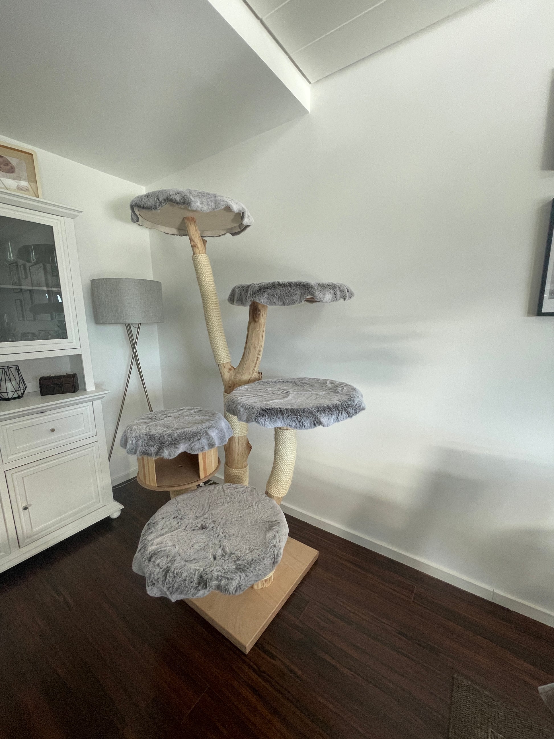 Katzbaum Manufaktur Baden-Baden. www.katzbaum-manufaktur.de, Naturkratzbaum, massiv, handarbeit, Unikat, Kratzbaum Naturholz