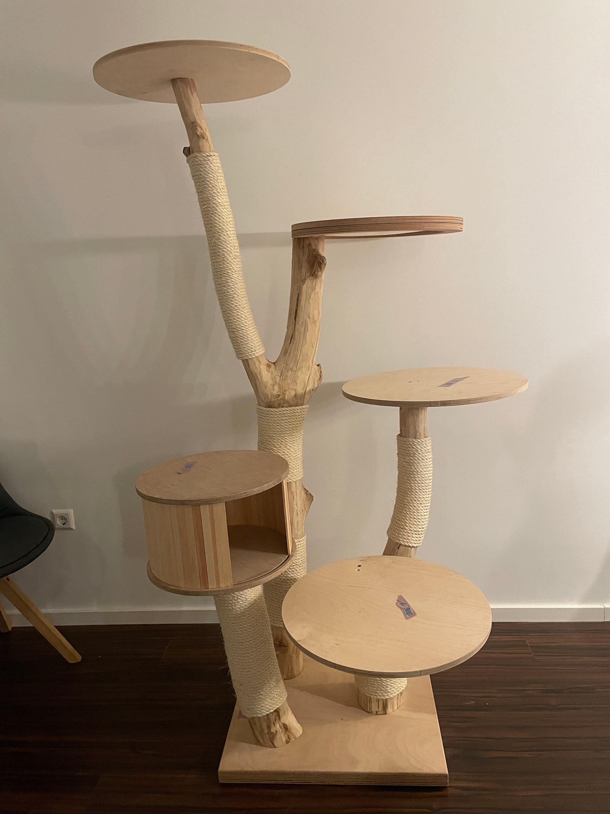 Katzbaum Manufaktur Baden-Baden. www.katzbaum-manufaktur.de, Naturkratzbaum, massiv, handarbeit, Unikat, Kratzbaum Naturholz