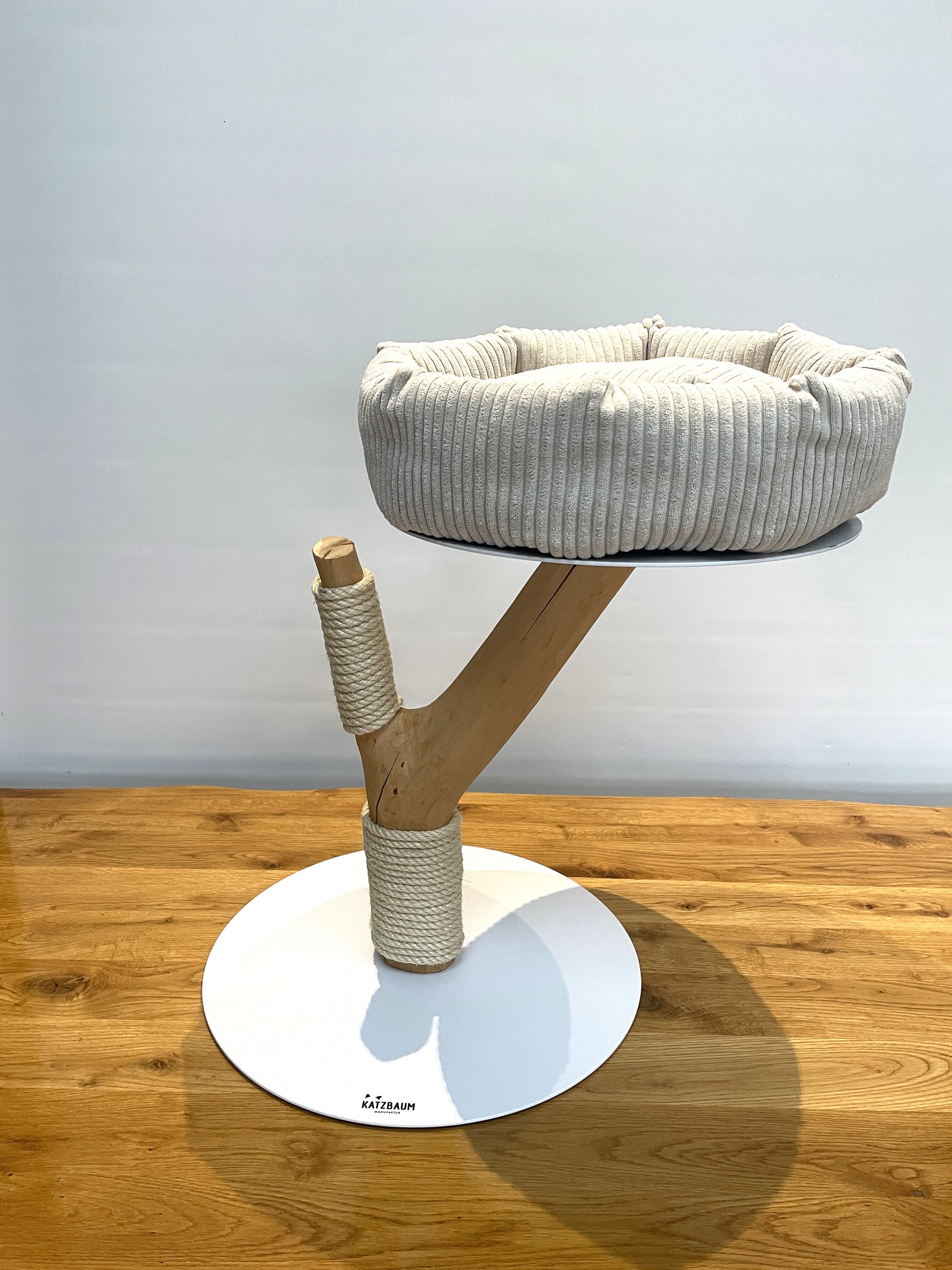 Katzbaum Manufaktur Baden-Baden. www.katzbaum-manufaktur.de, Naturkratzbaum, massiv, handarbeit, Unikat, Kratzbaum Naturholz