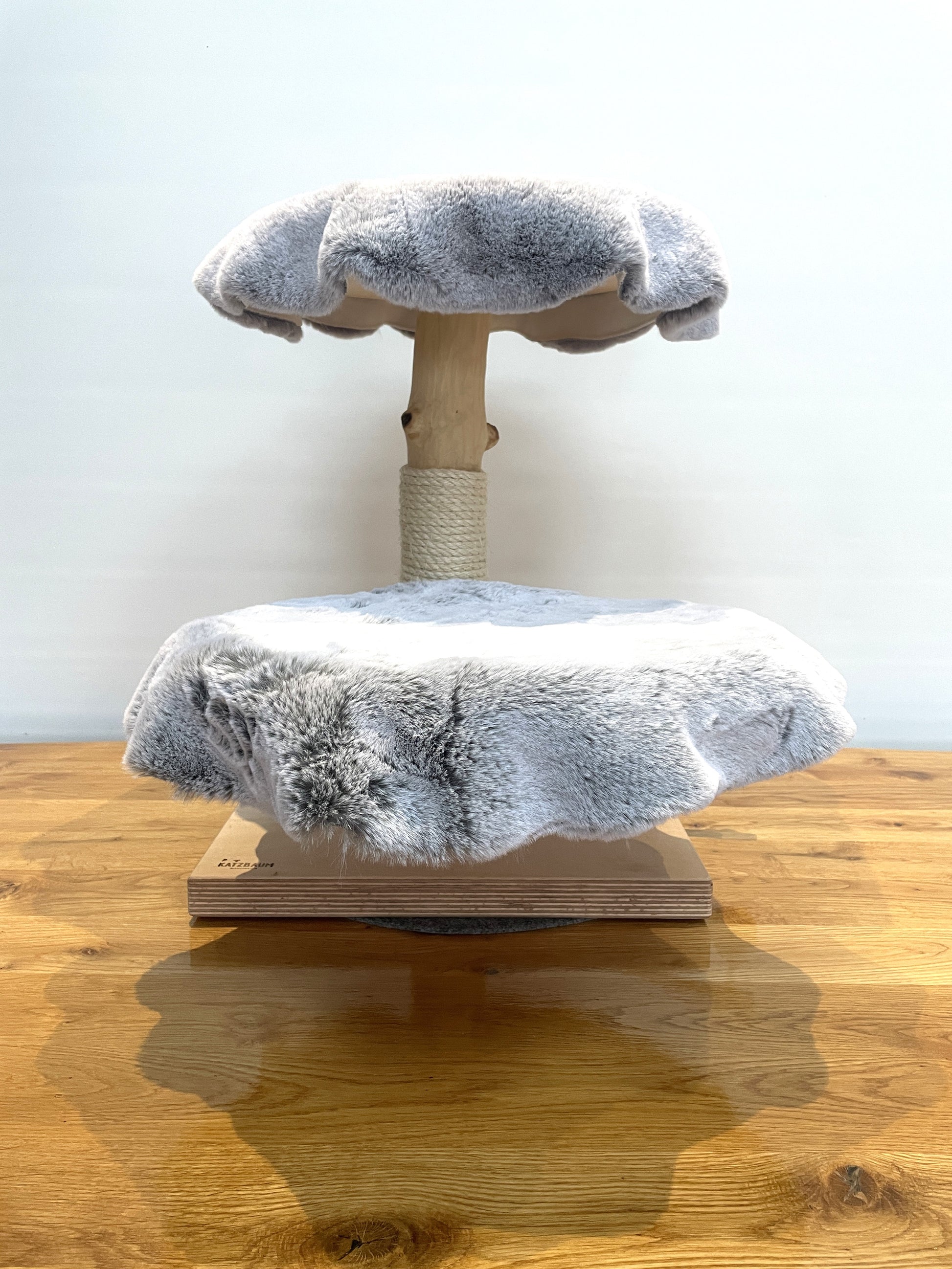 Katzbaum Manufaktur Baden-Baden. www.katzbaum-manufaktur.de, Naturkratzbaum, massiv, handarbeit, Unikat, Kratzbaum Naturholz