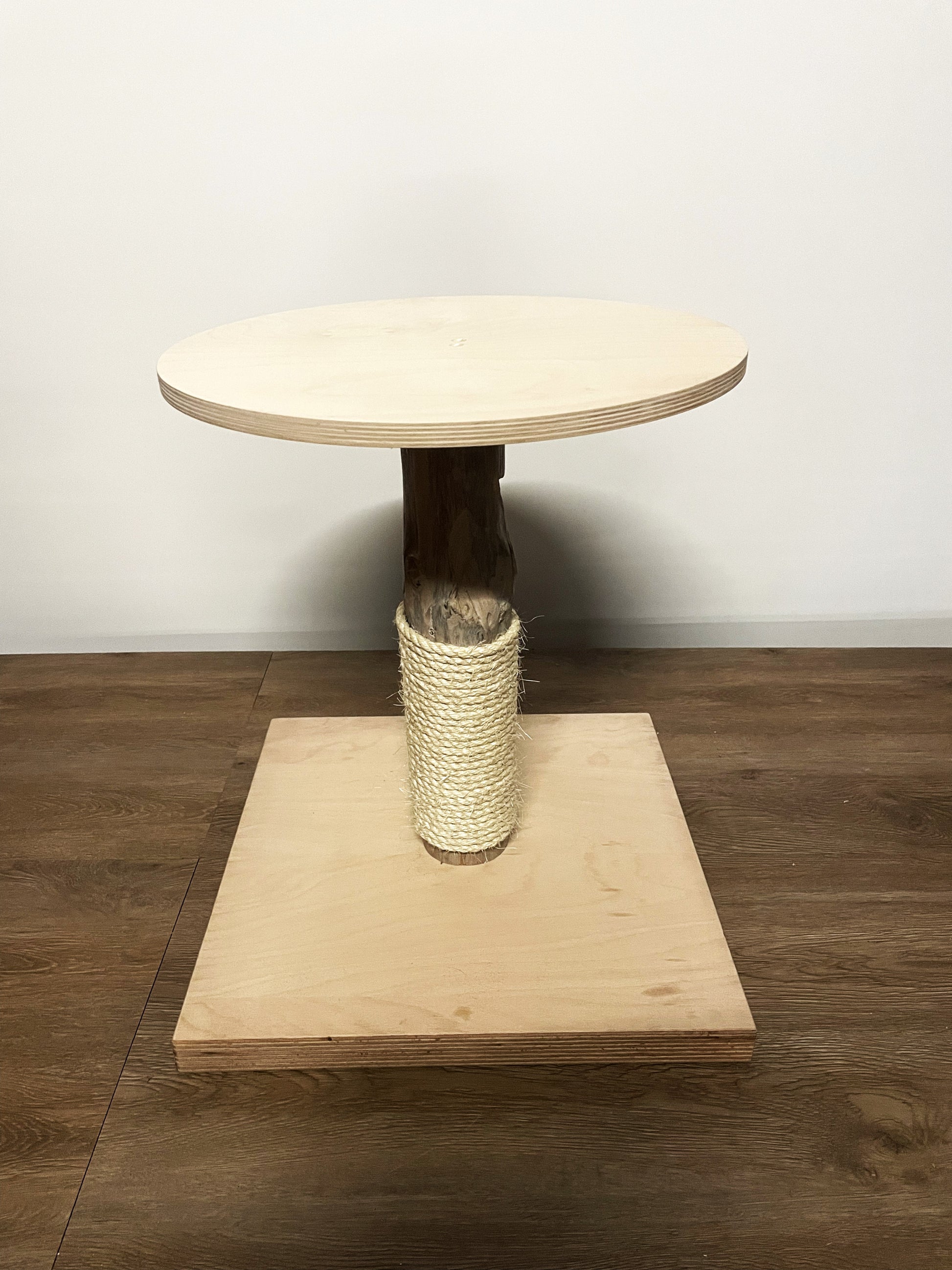 Katzbaum Manufaktur Baden-Baden. www.katzbaum-manufaktur.de, Naturkratzbaum, massiv, handarbeit, Unikat, Kratzbaum Naturholz