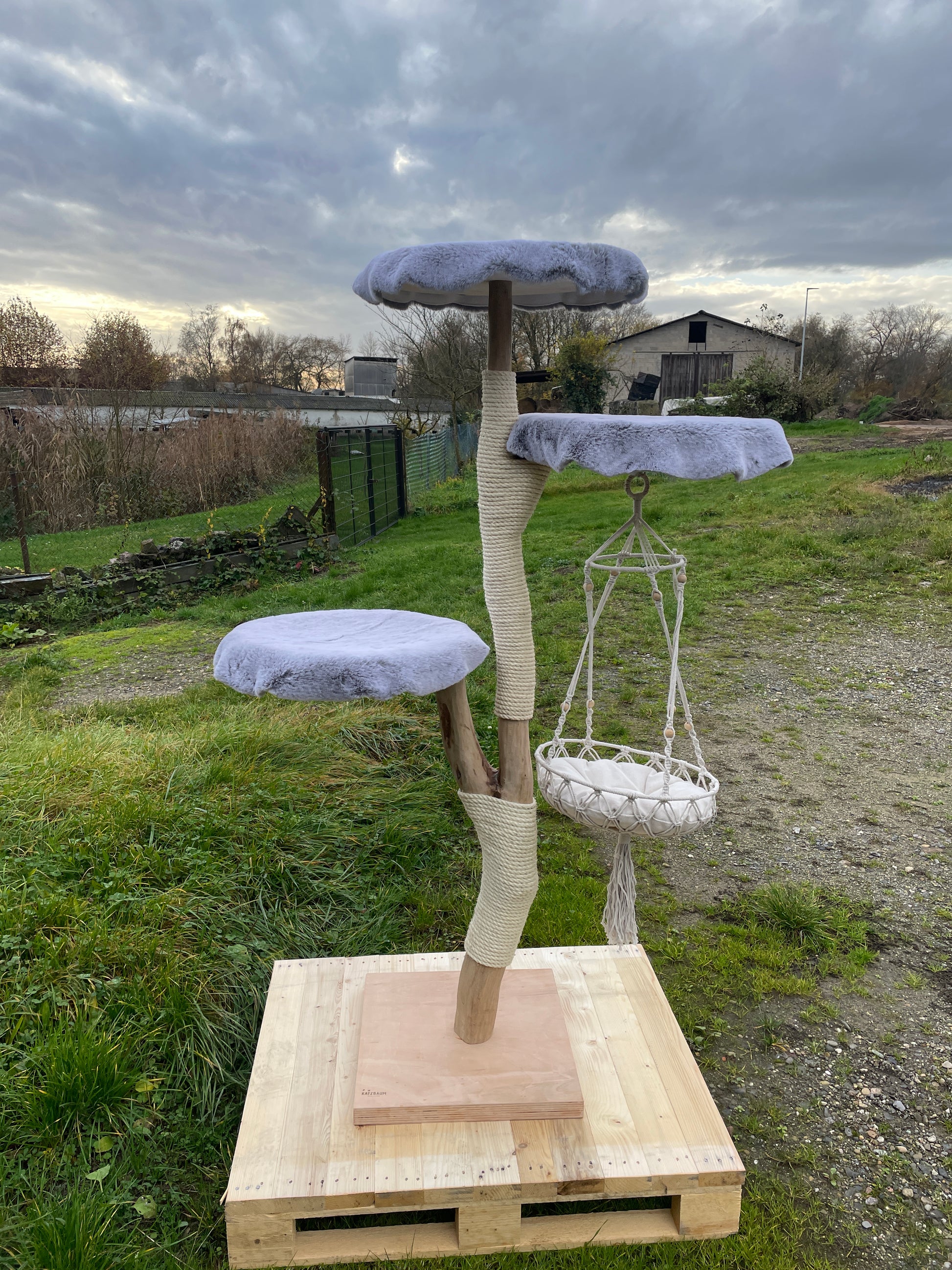 Katzbaum Manufaktur Baden-Baden. www.katzbaum-manufaktur.de, Naturkratzbaum, massiv, handarbeit, Unikat, Kratzbaum Naturholz